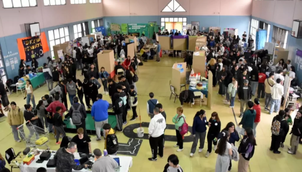 La Escuela 762 compartió su Muestra Anual de ciencia y tecnología