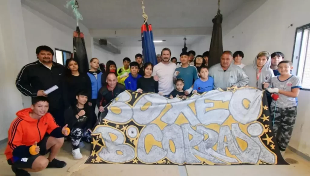 Merino visitó la escuelita de boxeo del Gimnasio Municipal N.º 3: deporte y contención para los jóvenes de Corradi