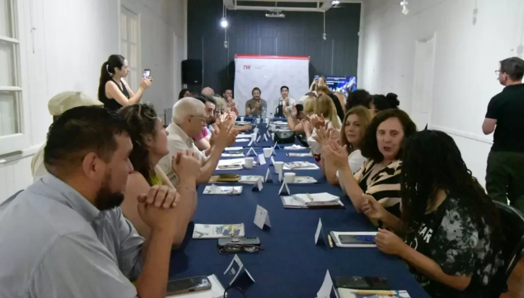 Merino presidió la primera reunión formal con las nuevas conducciones vecinales