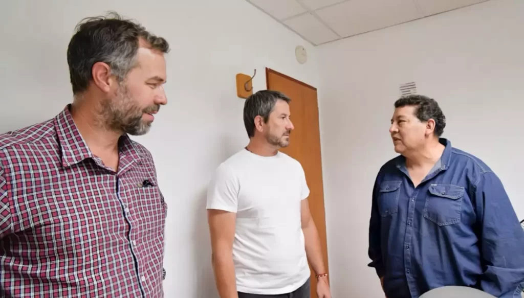 Gerardo Merino estuvo presente en el inicio de los cursos de oficios en el Centro de Formación Profesional N° 653