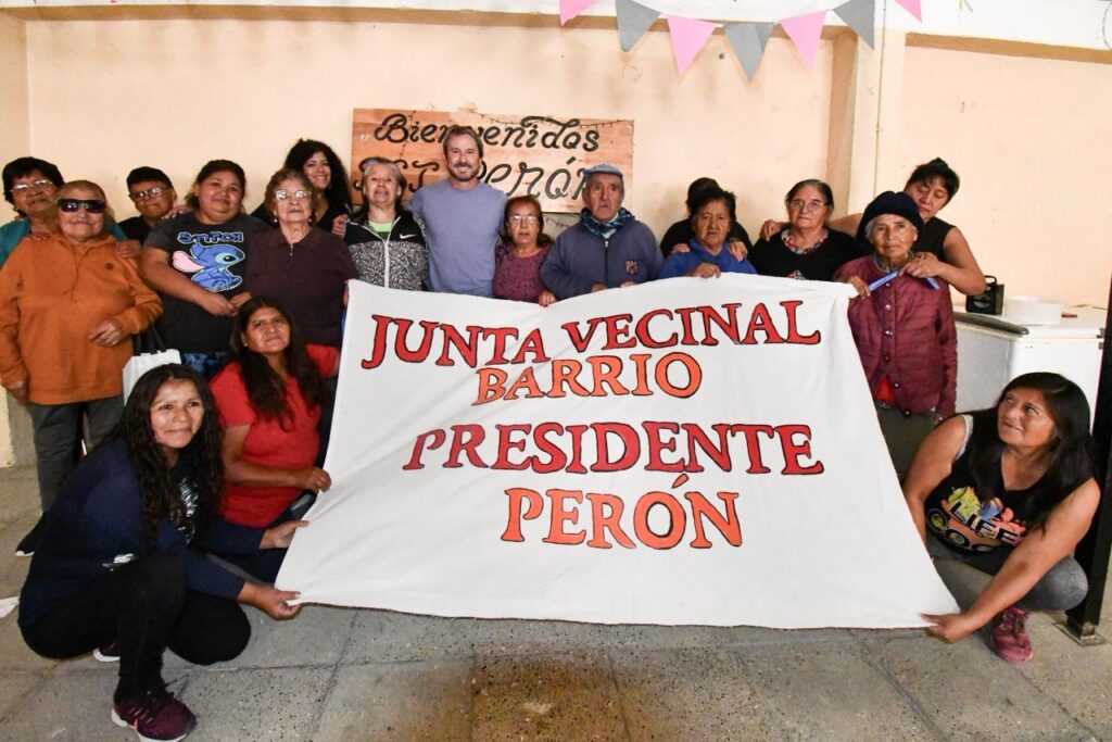 Merino se reunió con adultos mayores en la sede del barrio Presidente Perón