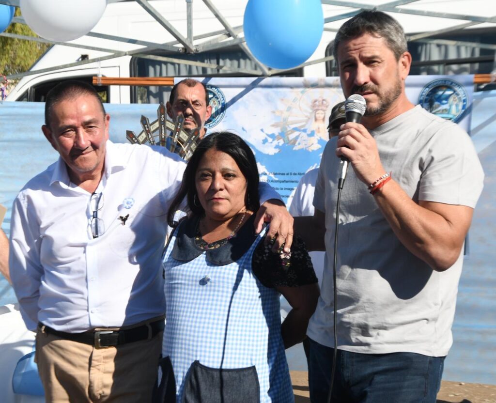 Merino acompañó la llegada de la Virgen Malvinera a Trelew en el marco del 44° aniversario