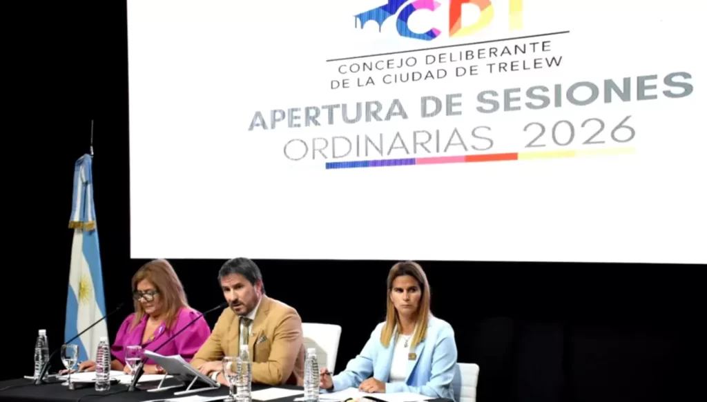 Con un teatro colmado y gran acompañamiento, el intendente Merino abrió las sesiones ordinarias del Concejo Deliberante de Trelew