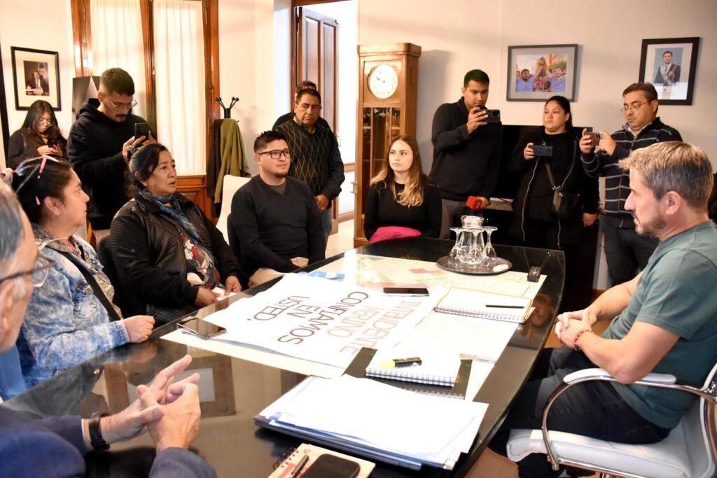 Merino recibió a familias de la Chacra 26 y presentó un relevamiento solicitado por la Justicia