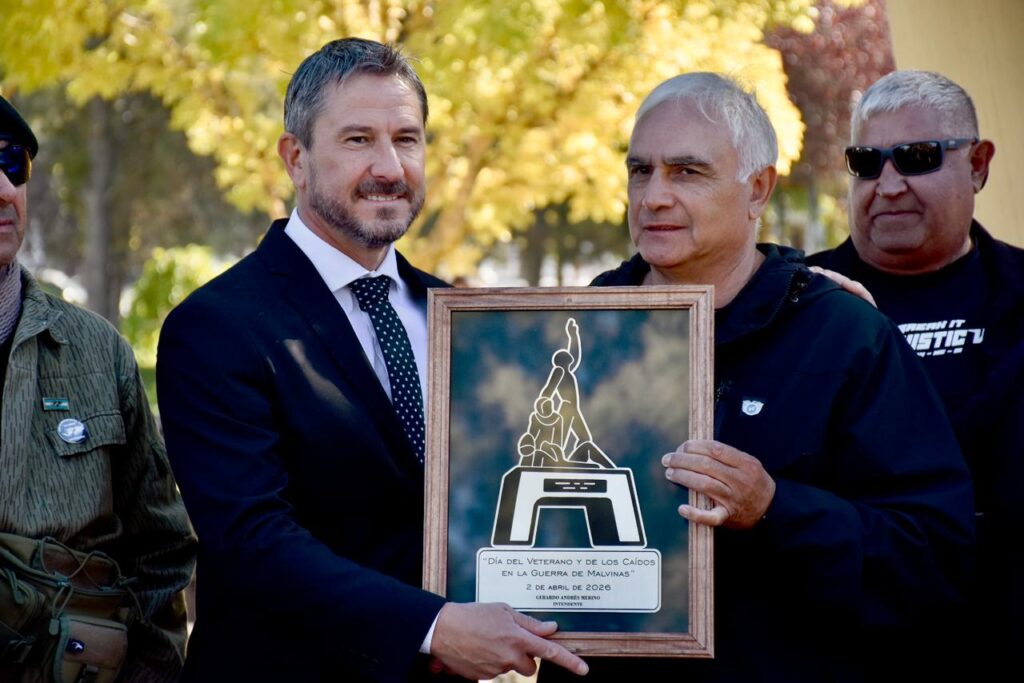 Trelew conmemoró el 44° aniversario de la Gesta de Malvinas con la vigilia, acto y la corrida de los niños