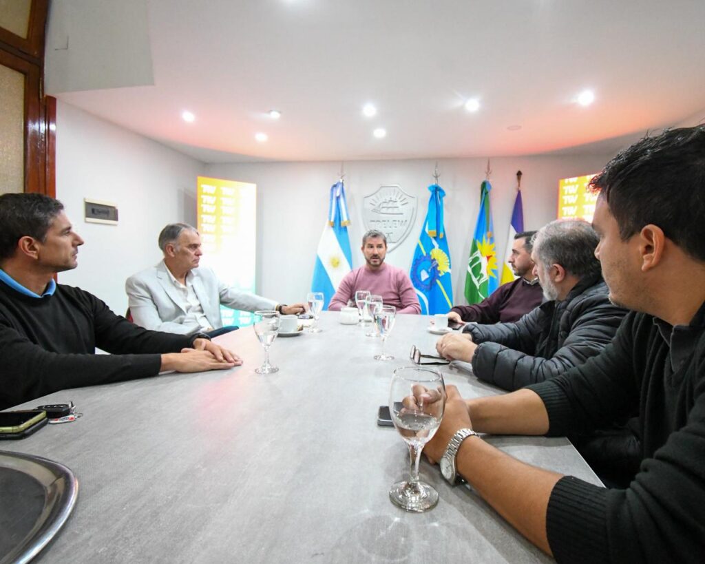 Merino recibió a representantes de cadenas de supermercados y mayoristas