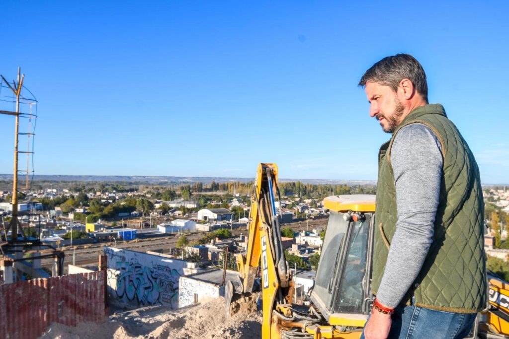 Trelew: Comenzó la demolición de la calera del barrio Corradi