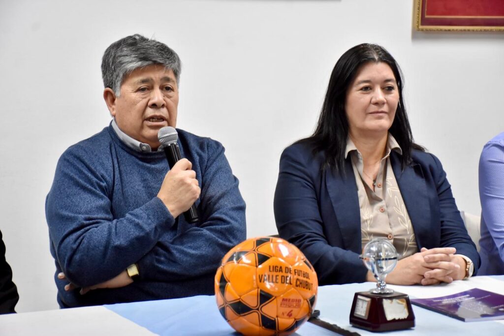 Trelew abrió el ciclo de presentaciones del libro “Mapa socioeconómico del fútbol del interior argentino”