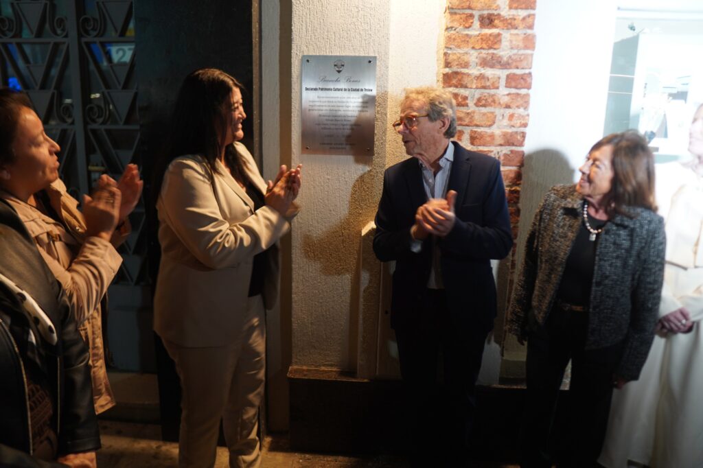 Trelew homenajeó los 100 años de Bianchi Bones y descubrió una placa conmemorativa