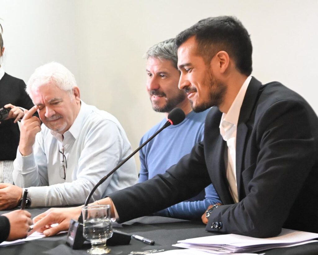 Provincia y Municipio entregaron 20 títulos de propiedad a familias de Trelew