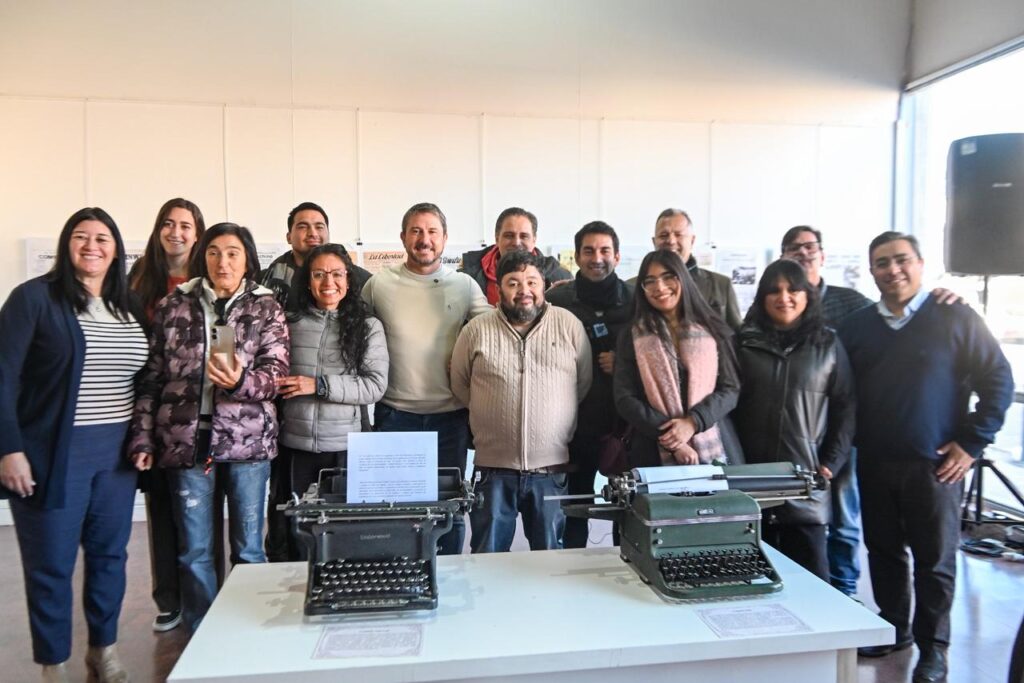 Día del Periodista: el Municipio de Trelew abrió una muestra homenaje y reconoció a la prensa local