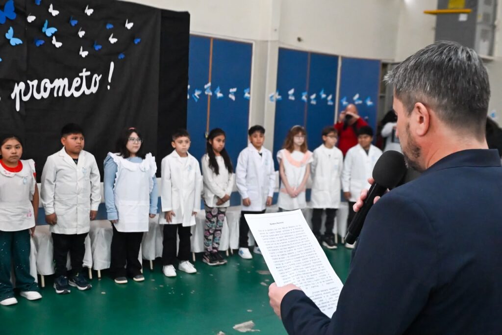 Merino participó de los actos de Promesa a la Bandera en las escuelas N° 78 y N° 199