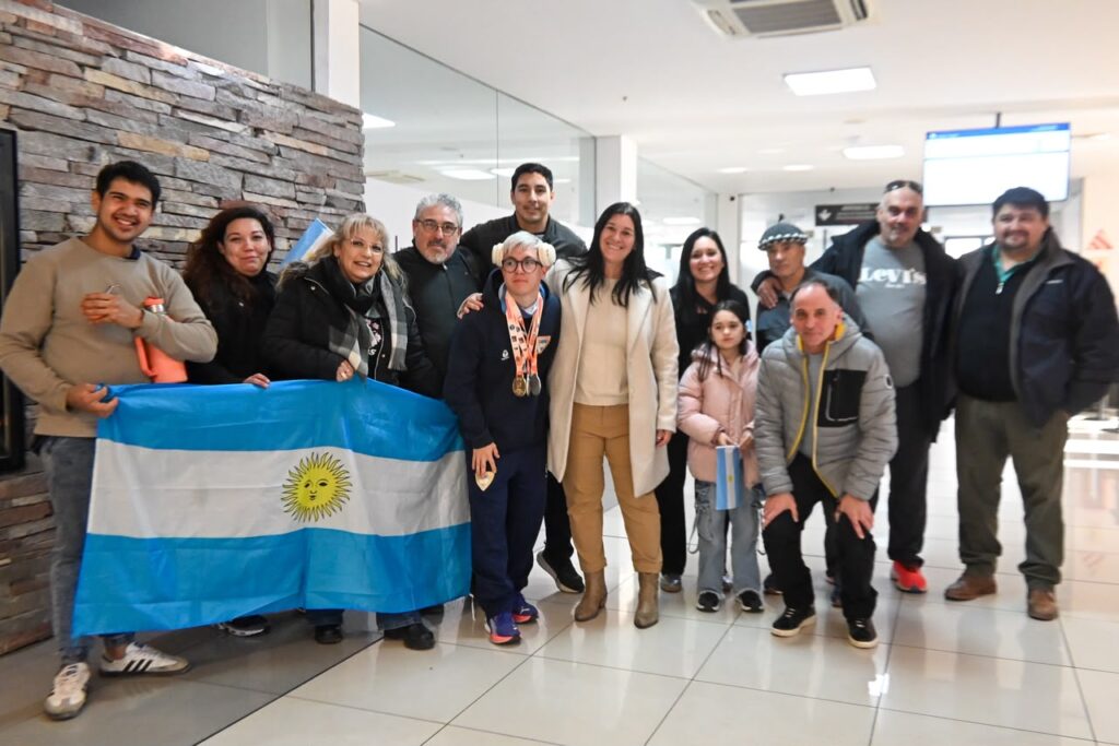 Campeón mundial y récord mundial: Trelew recibió a Tobías Mario tras su oro en Bulgaria