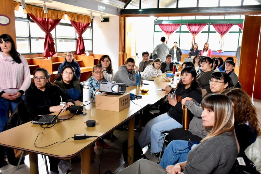 Capacitación sobre bienestar y jornada de vacunación para personal de Centros Juveniles de Trelew