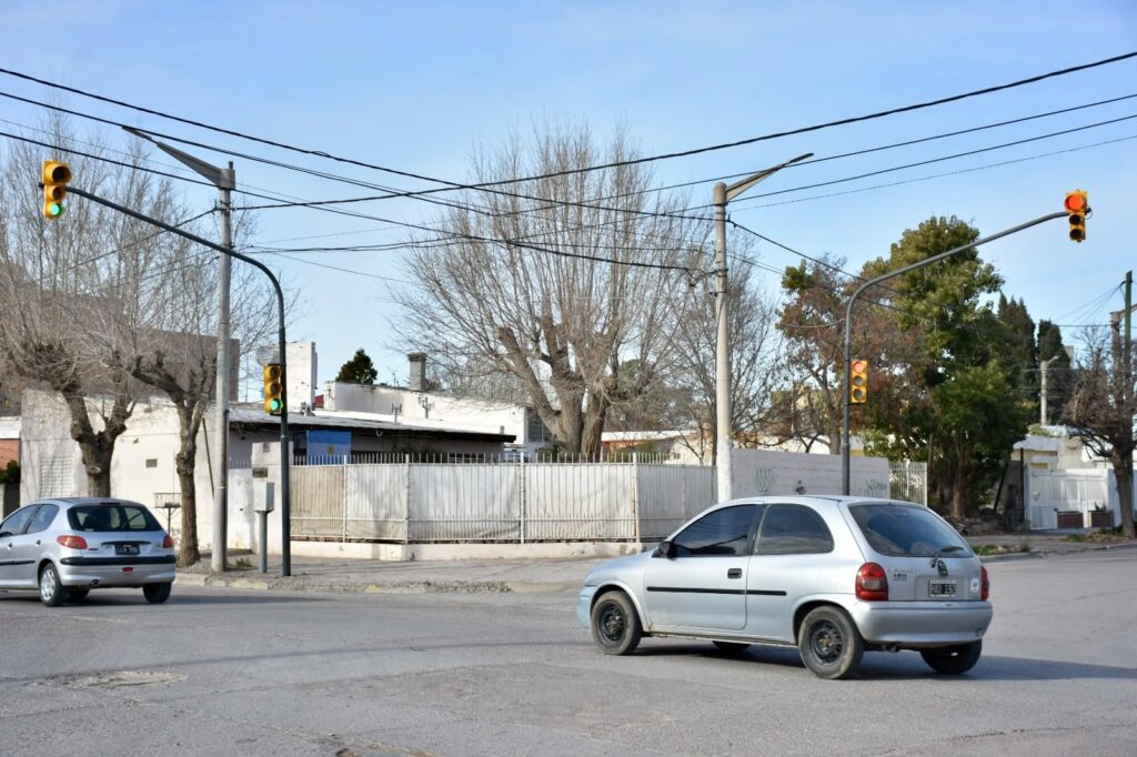 Trelew: se habilitó un nuevo semáforo en Alem y Don Bosco