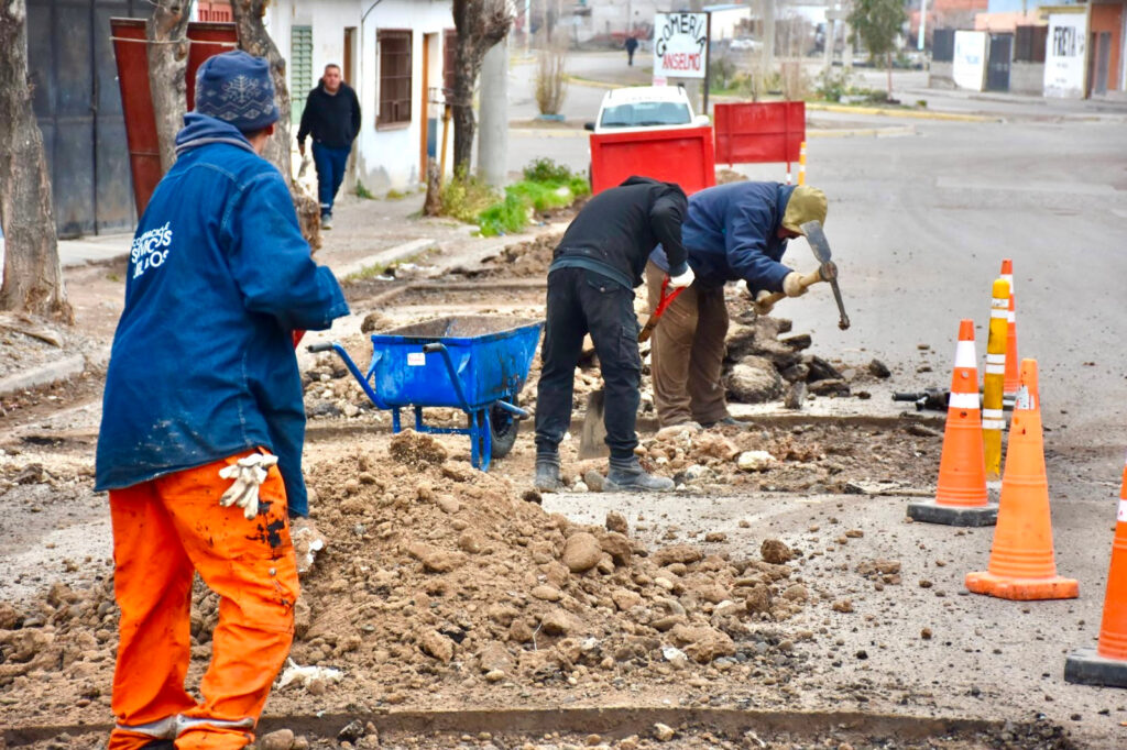 Trelew: la Municipalidad realizó reconstrucción de calzada en barrio Tiro Federal