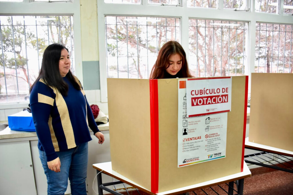 Trelew: estudiantes de la Escuela 7734 participaron del programa “Educar para la Democracia”