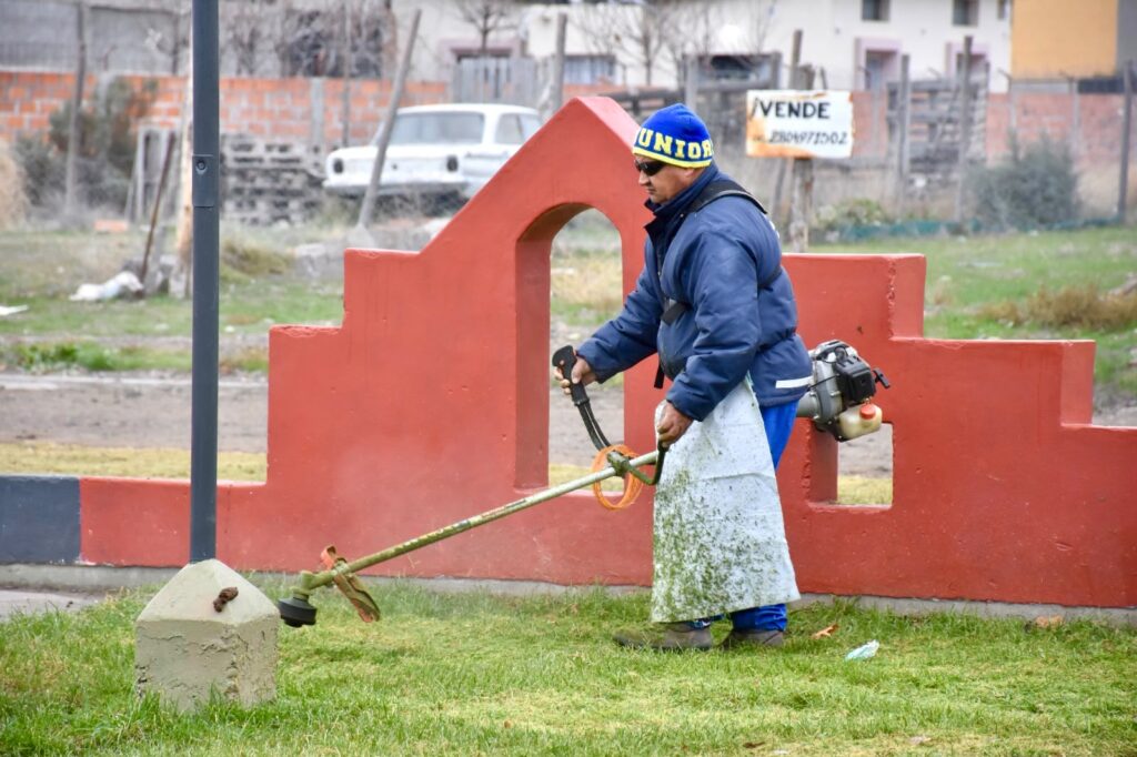 El Municipio de Trelew avanzó con el plan integral de mantenimiento barrial en Los Sauces