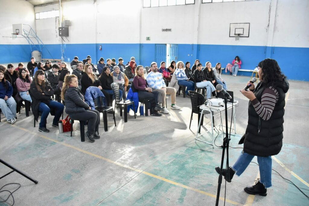 Trelew: Municipio y Provincia acercaron herramientas de formación y programas de acompañamiento a vecinos del barrio Corradi