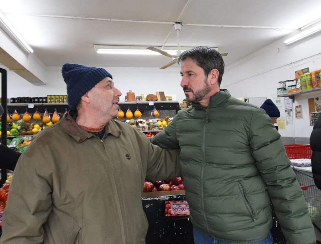 Merino recorrió comercios de la calle Galina en el marco del acompañamiento municipal a la actividad económica local