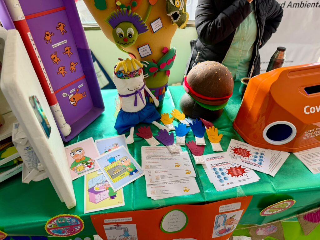 El Municipio realizó una jornada de prevención del Síndrome Urémico Hemolítico en la feria del Paseo Trelew