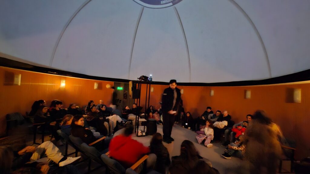 El Centro Astronómico Trelew cierra agosto con una «Noche de luna roja» y un «Festival para las Pequeñas Estrellas»