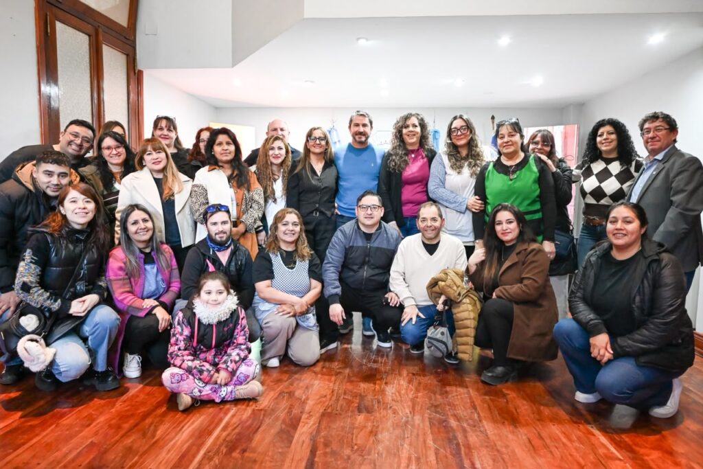 El Municipio de Trelew y el IPV firmaron convenio para nuevas viviendas destinadas a familias docentes