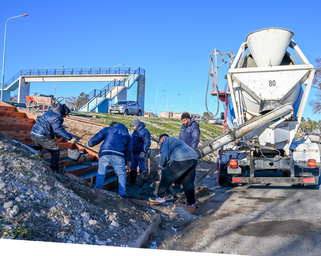 La Municipalidad de Trelew avanza con la reparación y construcción de las escaleras del barrio Constitución
