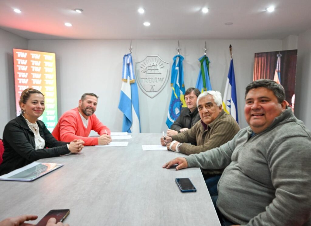 El Municipio de Trelew y el Sindicato de Guincheros firmaron un acta acuerdo para capacitar trabajadores
