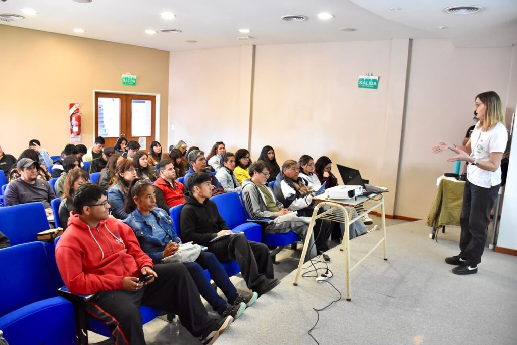 Trelew continúa la prevención alimentaria con capacitación para manipuladores de alimentos