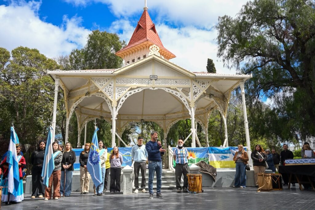 Trelew concentró las tradiciones de distintas provincias en la novena Marcha de los Bombos