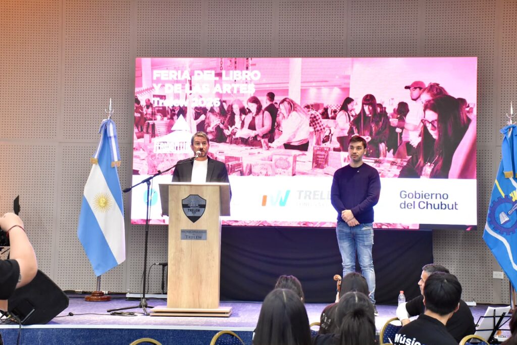 Merino: “El libro nos ayuda a pensar, a razonar y a construir el futuro de nuestra ciudad”