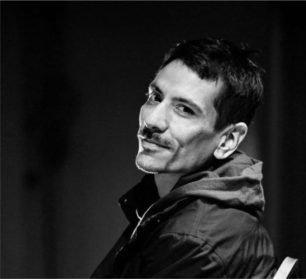 Juan Sola suma una propuesta teatral que lleva la literatura al escenario del Centro Cultural Municipal de Trelew