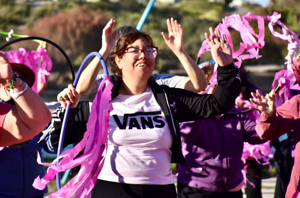 En el mes de la concientización del Cáncer de Mama el Municipio de Trelew realizó una caminata por la prevención
