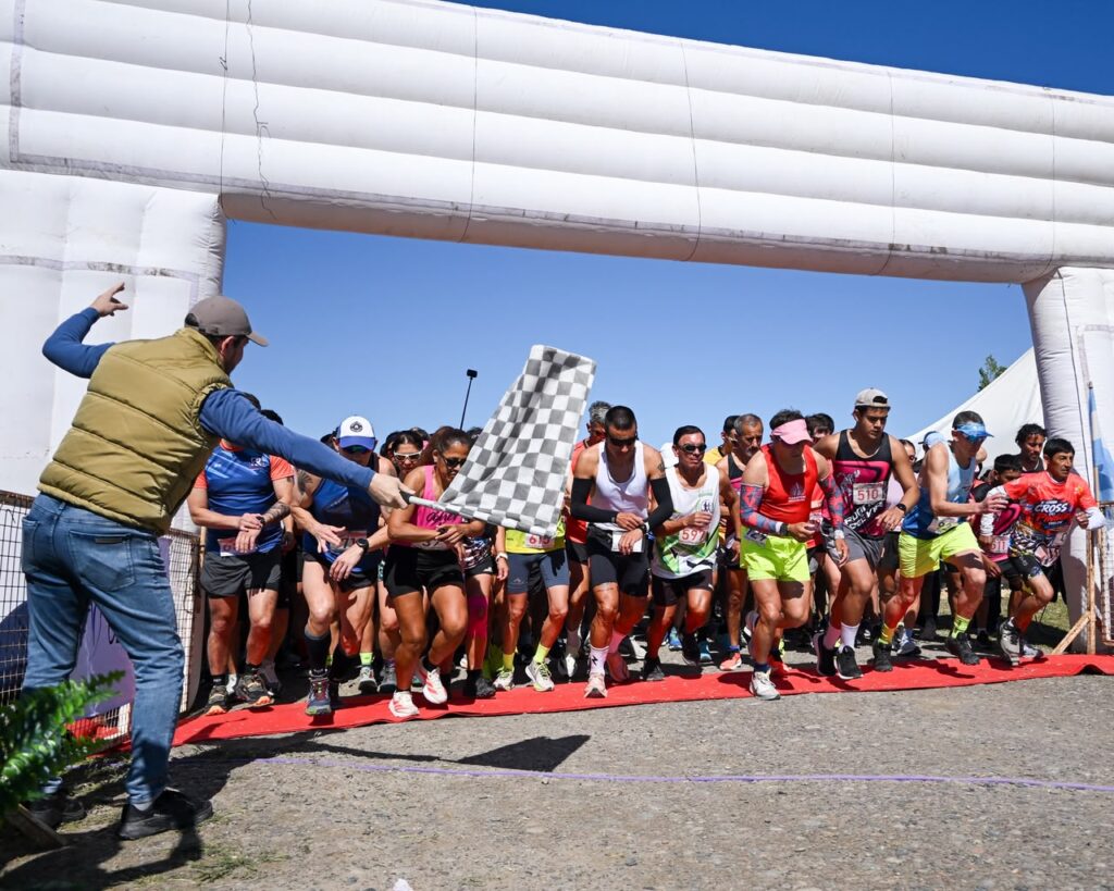 Más de 300 participantes en la 2° edición del Cross del Pingüino por el aniversario de Trelew